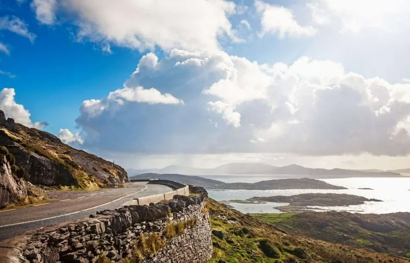 La Wild Atlantic Way est l'itinéraire le plus célèbre d'Irlande.