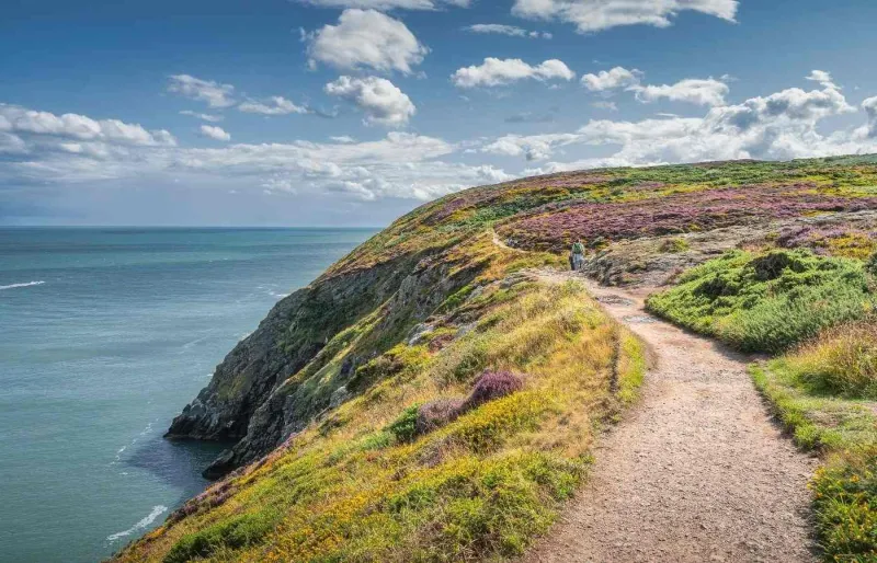 La balade côtière de Howth près de Dublin.