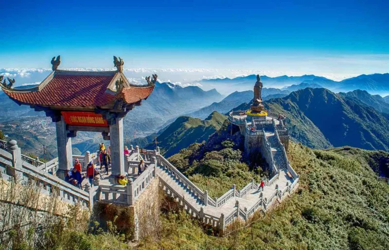 Le Grand Bouddha au sommet du Mont Fansipan.
