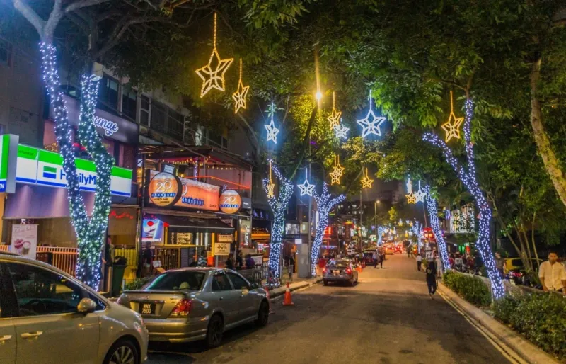 Pour passer une soirée animée à Kuala Lumpur, rendez-vous dans les bars animés de Changkat Bukit Bintang.