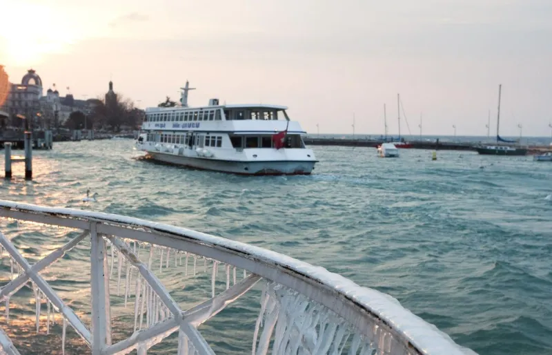 Les rives du lac Léman en hiver.