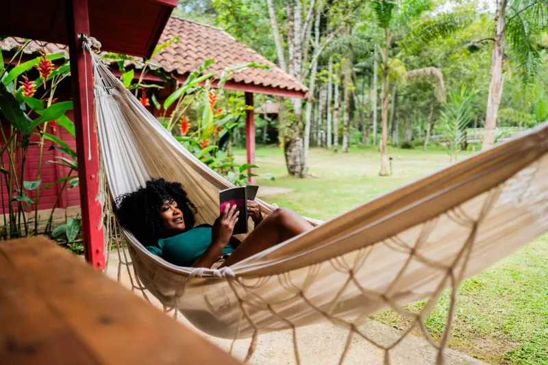 N'oubliez pas t'emporter un bon bouquin.