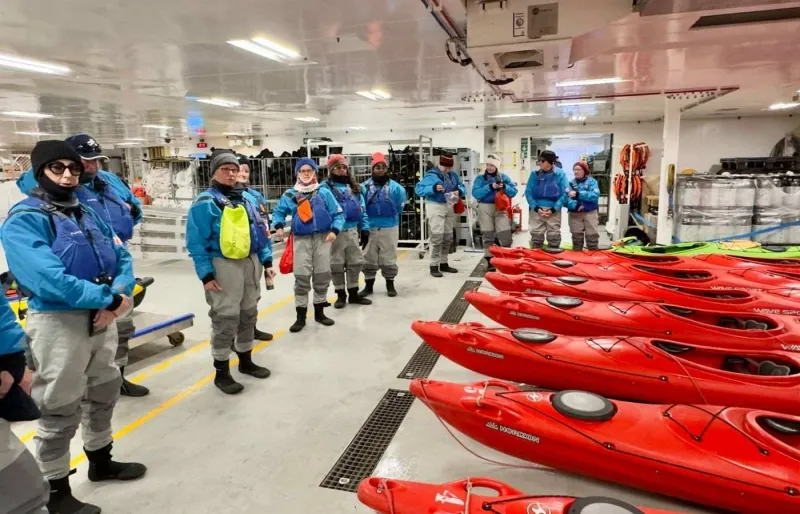 La présentation du matériel pour le débarquement en kayak.