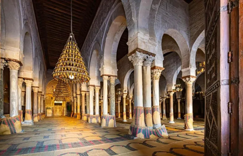 L'intérieur de la Grande mosquée de Kairouan.