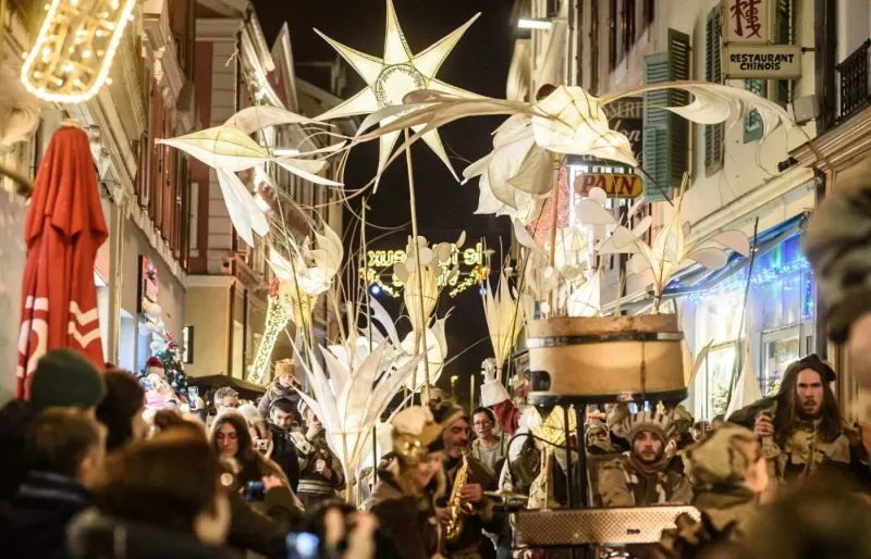 L'arrivée du Père Noël dans le Fabuleux village des Flottins.