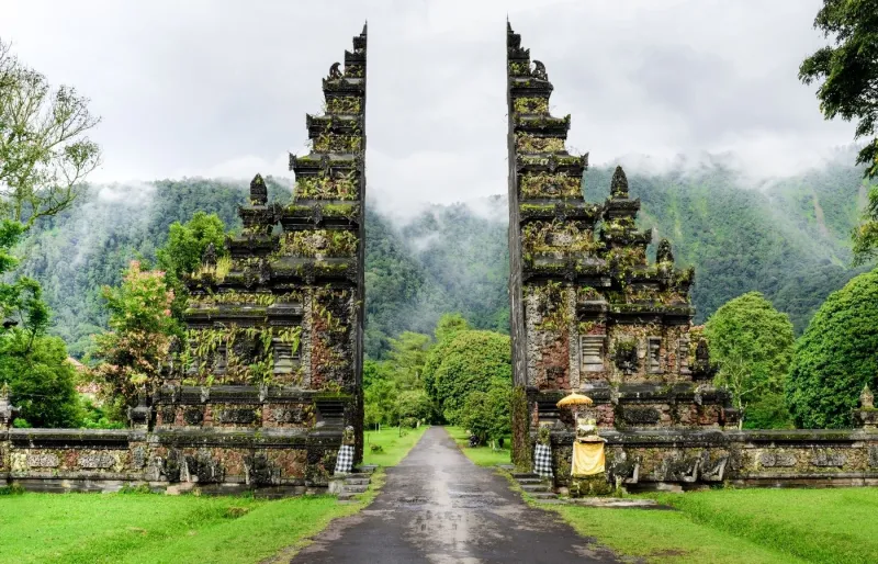 La saison des pluies donne à Bali un charme tout particulier.