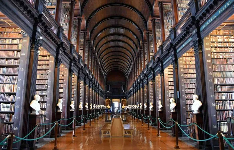 La magnifique bibliothèque du Trinity College.