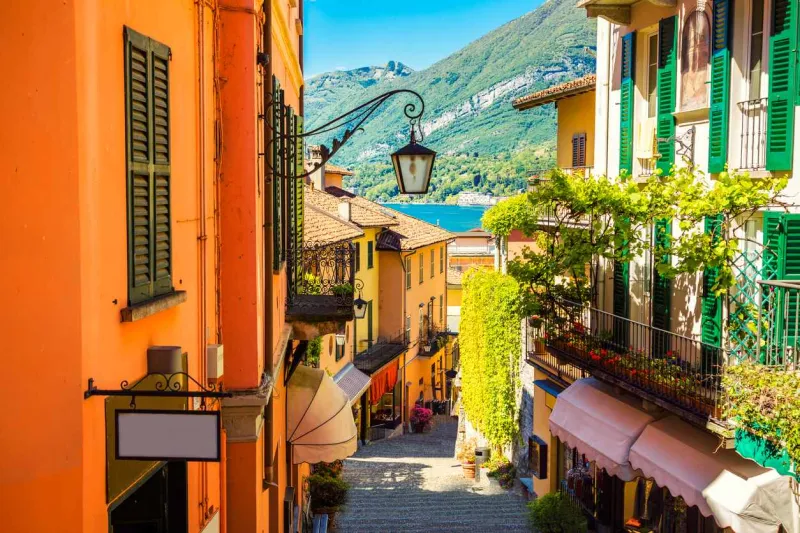 Les ruelles colorées du village de Bellagio sur le lac de Côme.