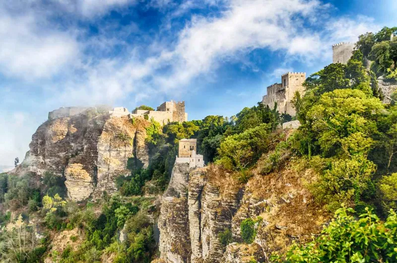 Le village médiéval d'Erice en Sicile.