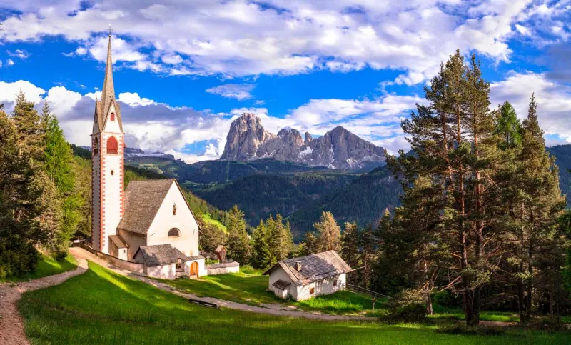 Le village d'Ortisei dans les Dolomites.