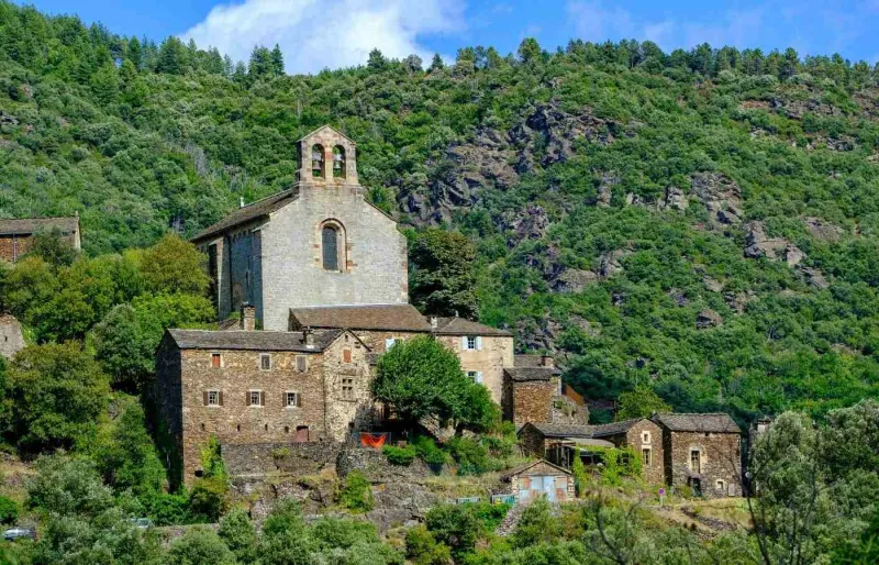 Le village de Thines.