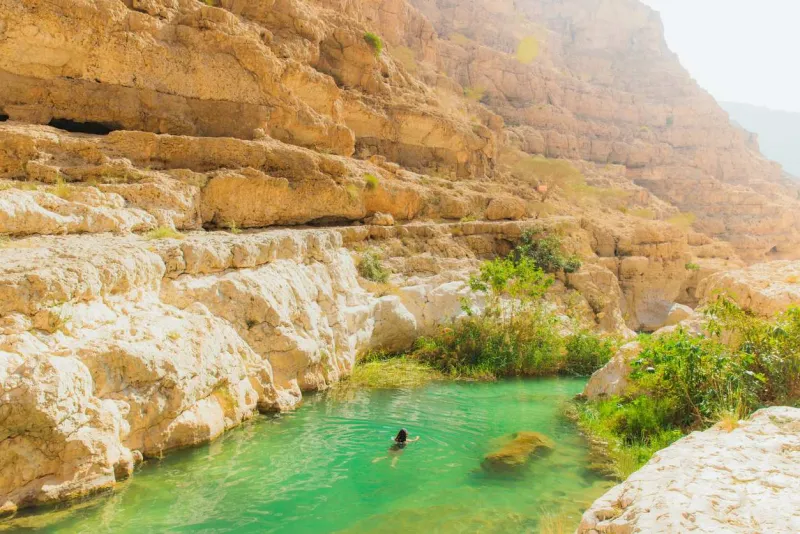 Habillez-vous de manière modeste à Oman, même pour aller nager.
