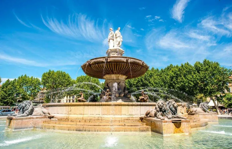 La fontaine de la Rotonde, sur le cours Mirabeau à Aix-en-Provence.
