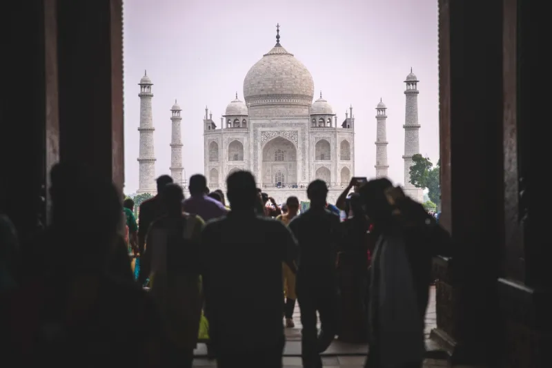 Près de 7 millions de touristes visitent chaque année le Taj Mahal.