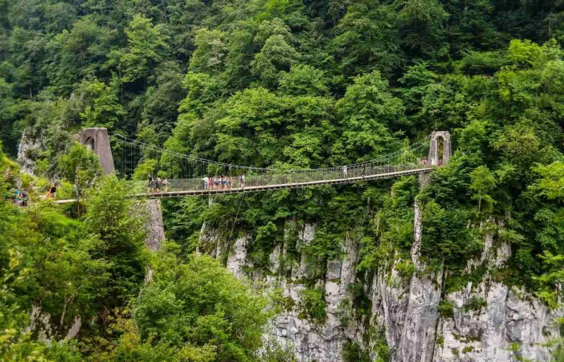 La passerelle suspendue d’Holzarte au Pays Basque.