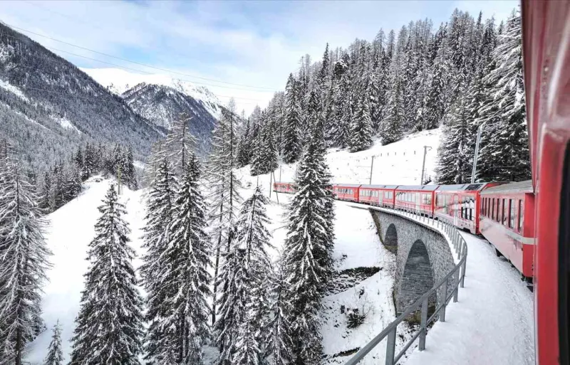 L'hiver est la meilleure saison pour voyager à bord du Bernina Express.
