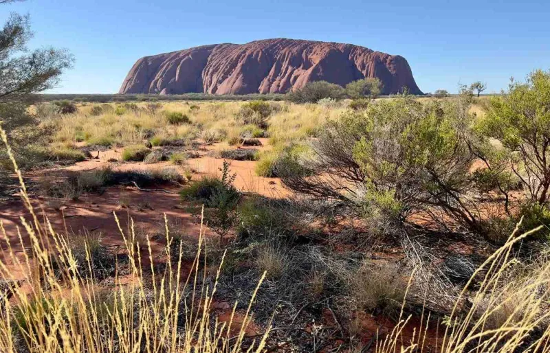 Uluru se trouve au coeur du désert australien.