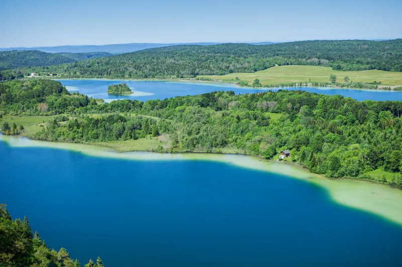 Partez à la découverte de la région des 4 lacs dans le Jura ! 