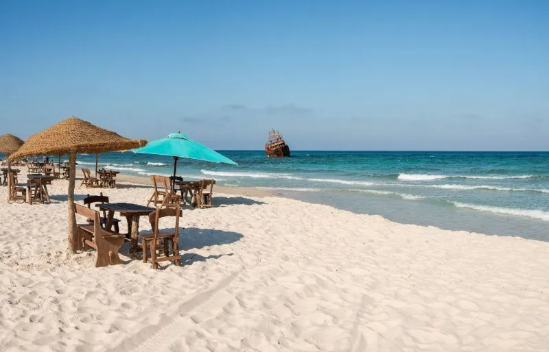 La plage de Sidi Mansour près de Kélibia, en Tunisie.