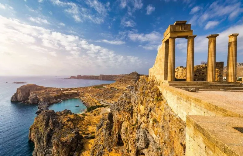 La magnifique acropole de Lindos sur l'île de Rhodes.