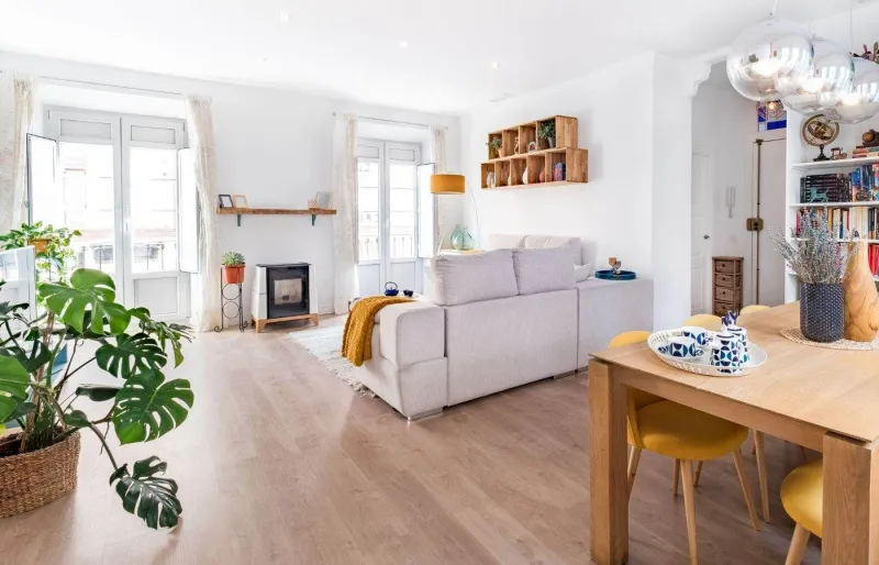 Logement meublé proposé sur une plateforme de location de type Airbnb