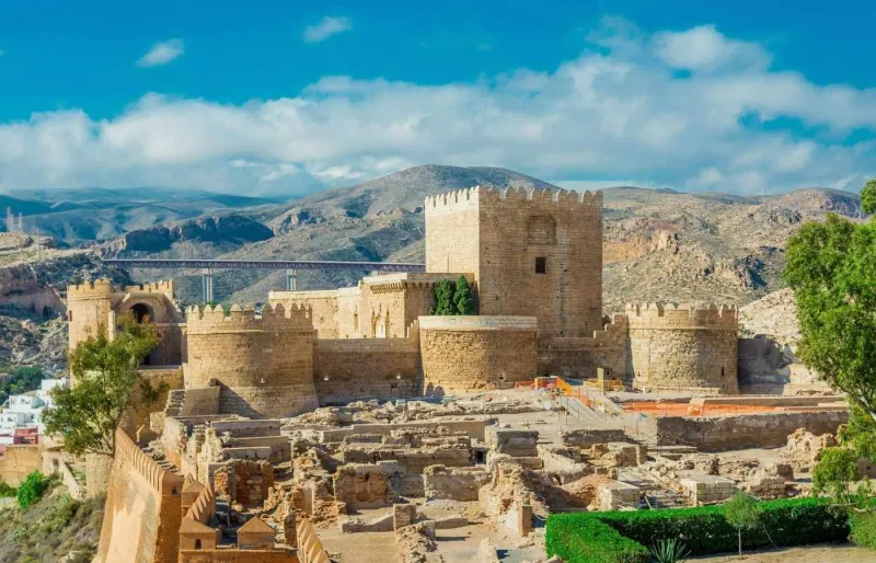 L’Alcazaba d’Almería dominant la ville