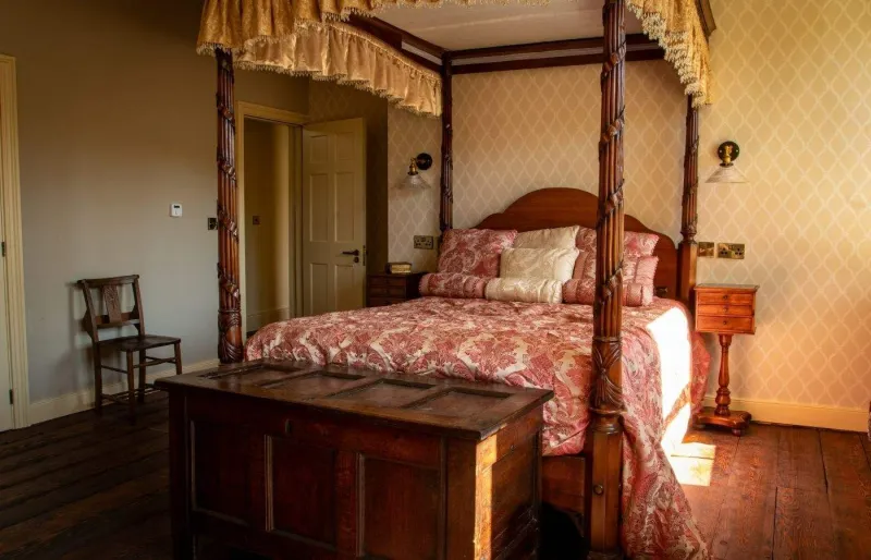 Une chambre à coucher au Brontë Birthplace, dans le Yorkshire.
