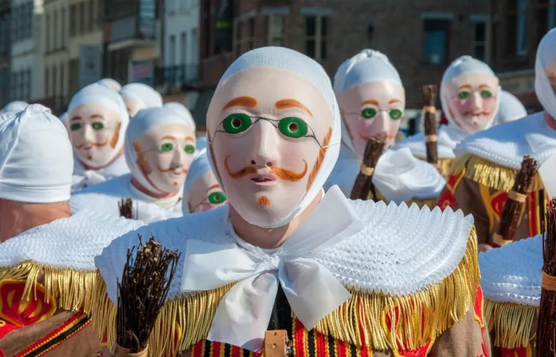 Le carnaval de Binche, classé au patrimoine culturel immatériel de l’UNESCO, est célèbre pour ses Gilles.