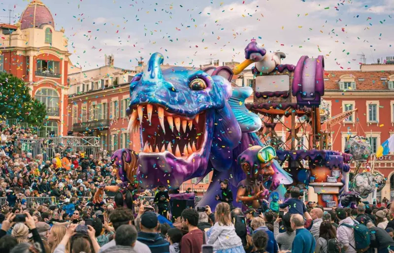L’édition 2025 du Carnaval de Nice a rassemblé environ 400 000 participants.