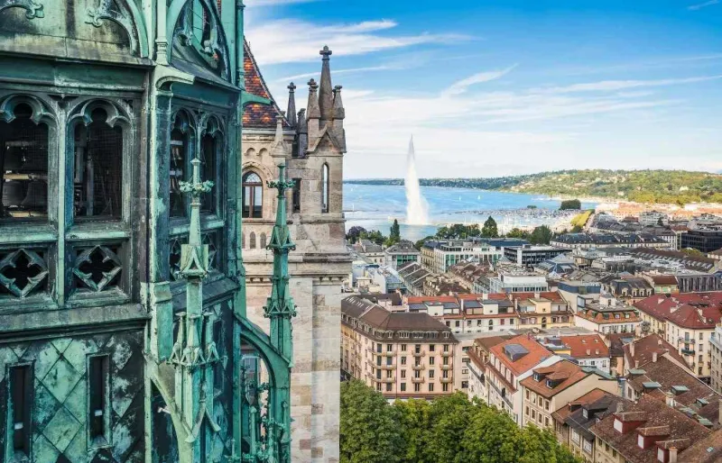 Cathédrale Saint-Pierre de Genève et panorama sur la vieille ville