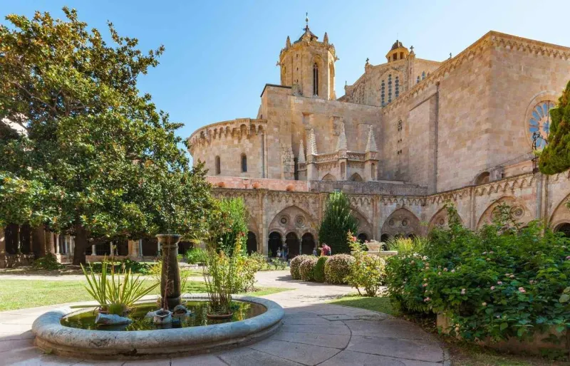 Le cloître de la cathédrale de Tarragone.