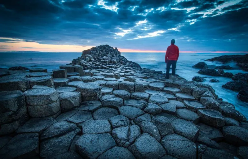 Colonnes de basalte hexagonales de la Chaussée des Géants en Irlande