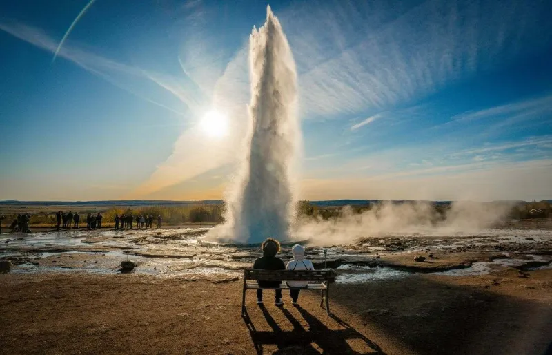 Le geyser Strokkur en Islande.