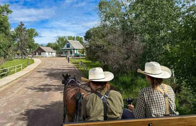 Balade en calèche dans l'Heritage Park, en Alberta.