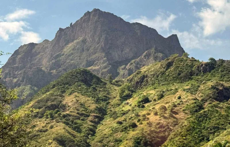 Montagnes luxuriantes sur l’île de Santiago, au Cap-Vert