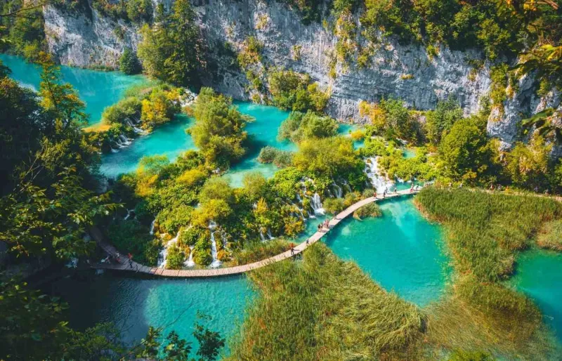 Lacs et cascades du parc national de Plitvice en Croatie