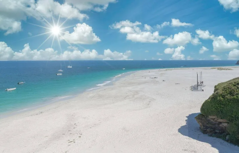 Plage des Grands-Sables sur l’île de Groix, plage convexe unique en Europe
