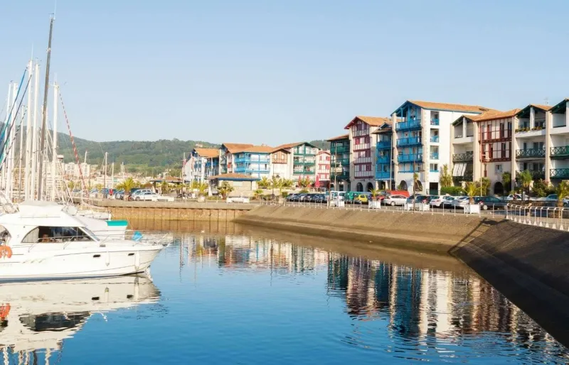 Le port d'Hendaye au Pays Basque.