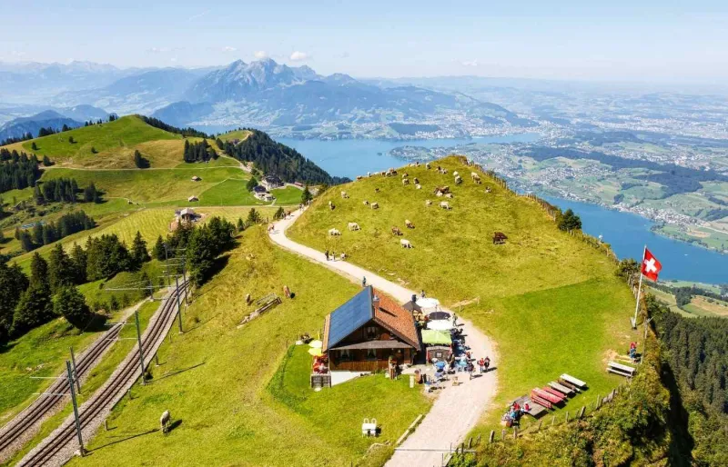 Vue depuis le mont Rigi sur le lac des Quatre-Cantons et le massif du Pilatus