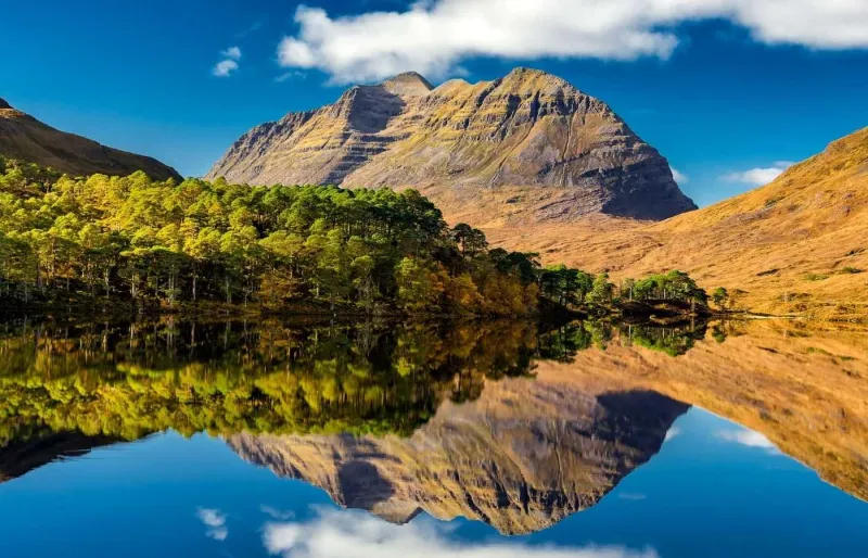 Partez pour une randonnée facile et panoramique sur les rives du Loch Clair.