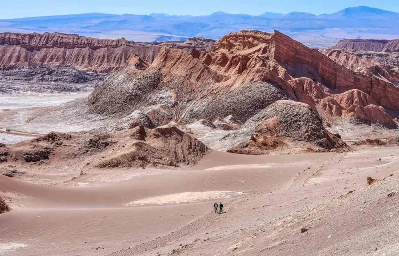 Valle de la Luna dans le désert d’Atacama, formations rocheuses et dunes