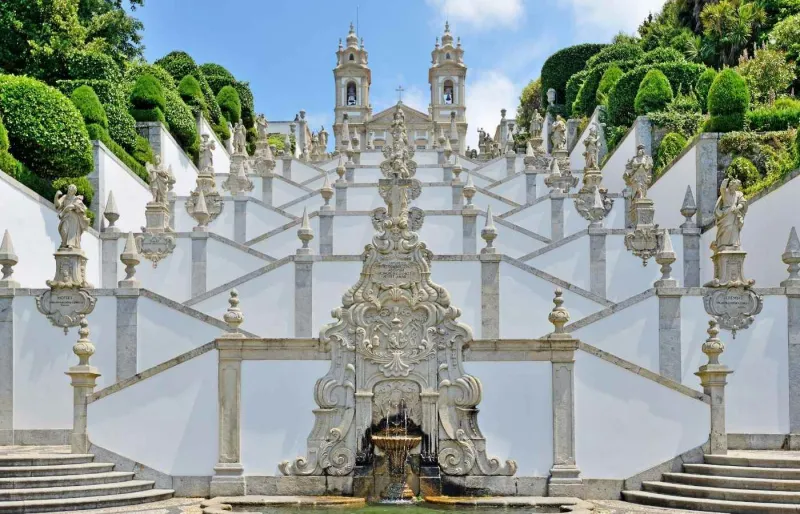 Sanctuaire de Bom Jesus do Monte près de Braga, célèbre pour son escalier monumental