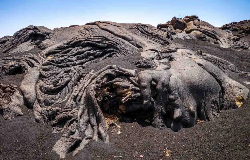 Détail d’une coulée de lave solidifiée sur le Pico do Fogo, volcan de l’île de Fogo au Cap-Vert