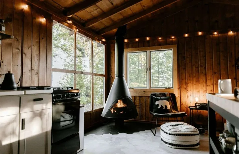 Intérieur de maison en bois proposée en échange de maisons pour des vacances entre particuliers