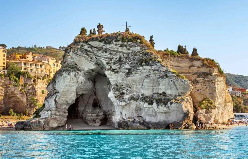 Grotta del Palombaro à Tropea, crique sauvage sur la Costa degli Dei en Calabre