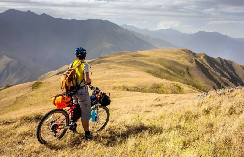 Voyage à vélo en montagne dans la région de Touchétie en Géorgie