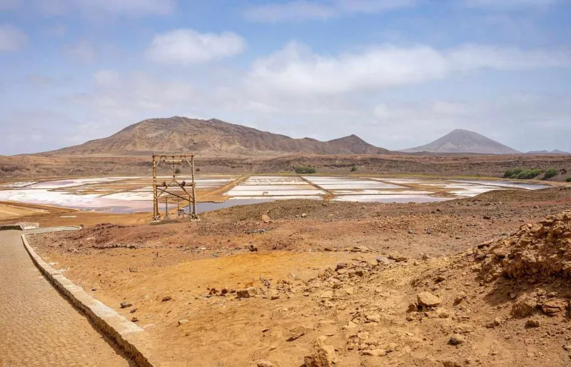 Mine de sel sur l’île de Sal au Cap-Vert, site des salines de Pedra de Lume