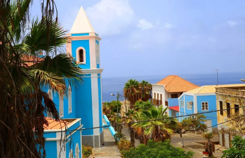 Église colorée à São Filipe sur l’île de Fogo au Cap-Vert