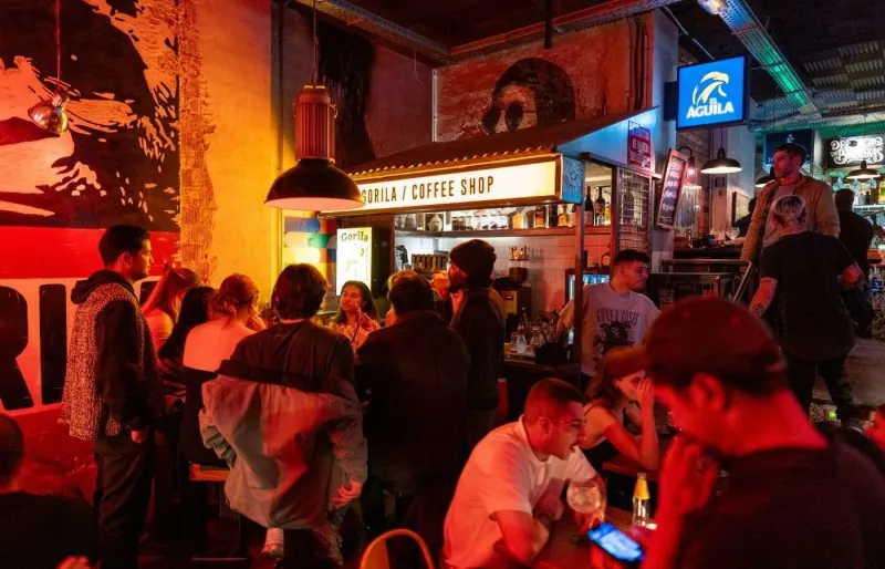 Intérieur du bar Gorila à Madrid, très fréquenté en soirée