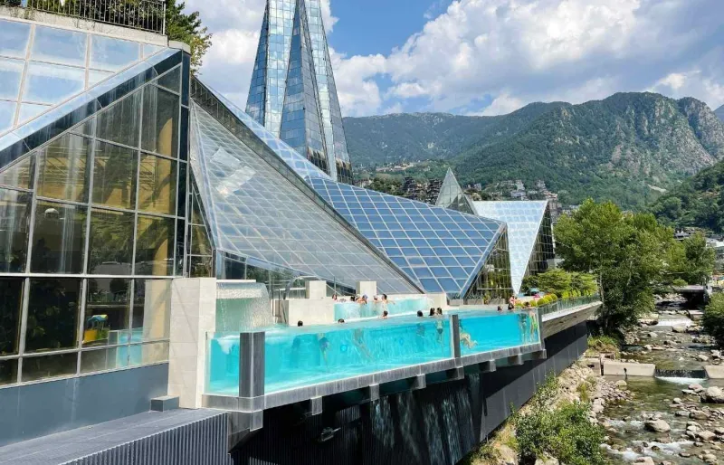 Le spa thermal Caldéa à Andorre-la-Vieille dans les Pyrénées